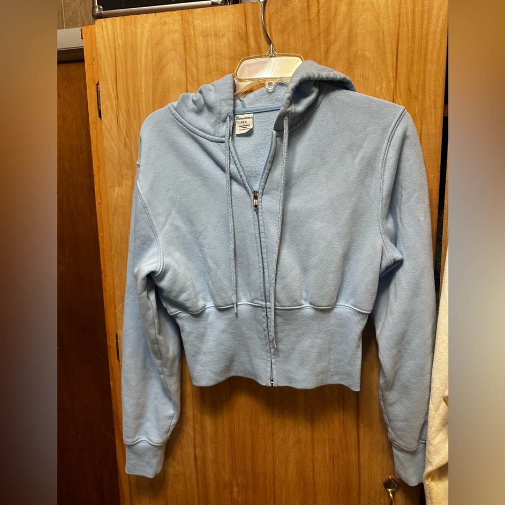 No Boundaries  SOFT BEAUTIFUL Light Blue Zip Sweatshirt sz S HOODIE CROPPED